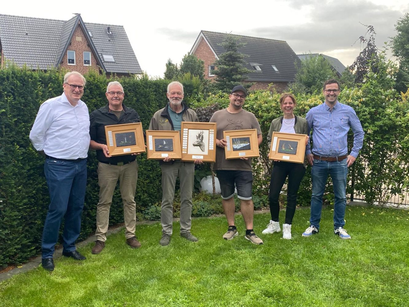 Hegeringleiter Ralf Voßkamp mit den Siegerinnen und Siegern Klaus Mausberg, Christian Kötter, Tim Kersen, Angelika Rüter sowie Schießobmann Hendrik Leve (v. l. n. r.).